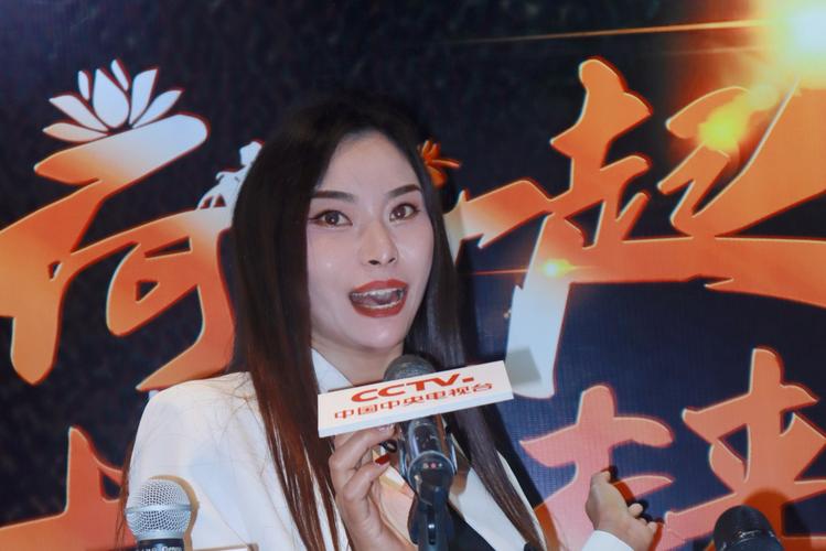光影背后的筑梦者 记江苏大学教师、独立制片人、影视媒体策划人的多重身份